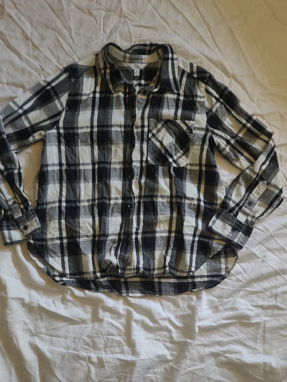 Time and Tru White and Black Plaid Button-Down Shirt